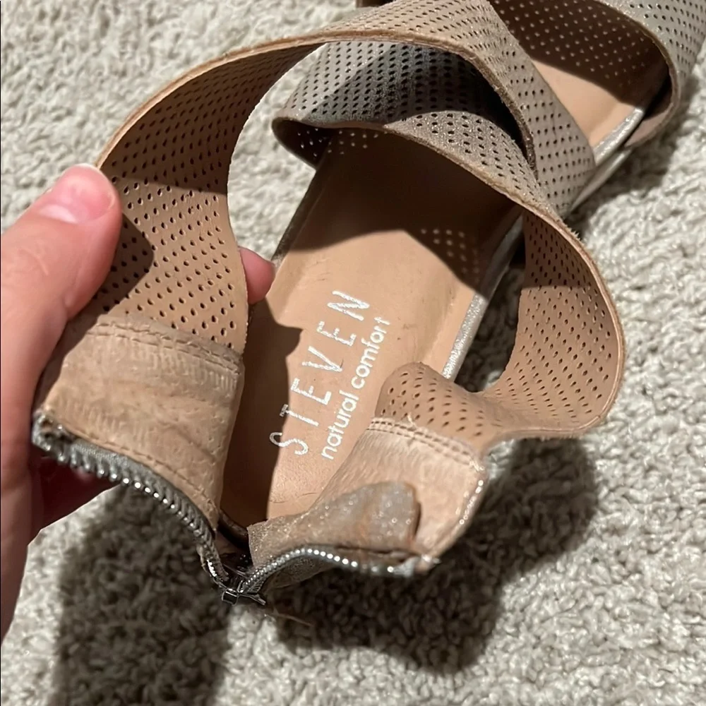 Steven by Steve Madden Klein Metallic Leather Sandals with a Lug Sole| Size 8 - Picture 3 of 3